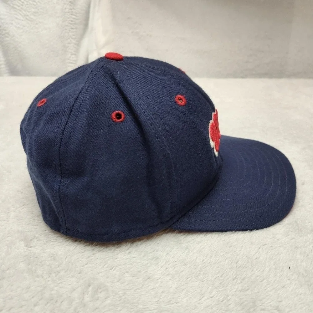 UConn Huskies New Era Hat Cap Fitted Mens 7 1/4 Blue Embroidered NCAA Basketball